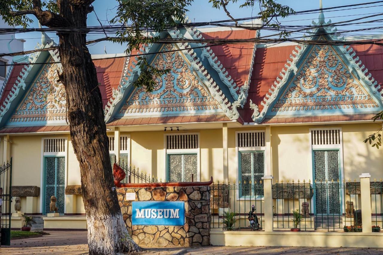 Royal Hotel Battambang Exterior photo