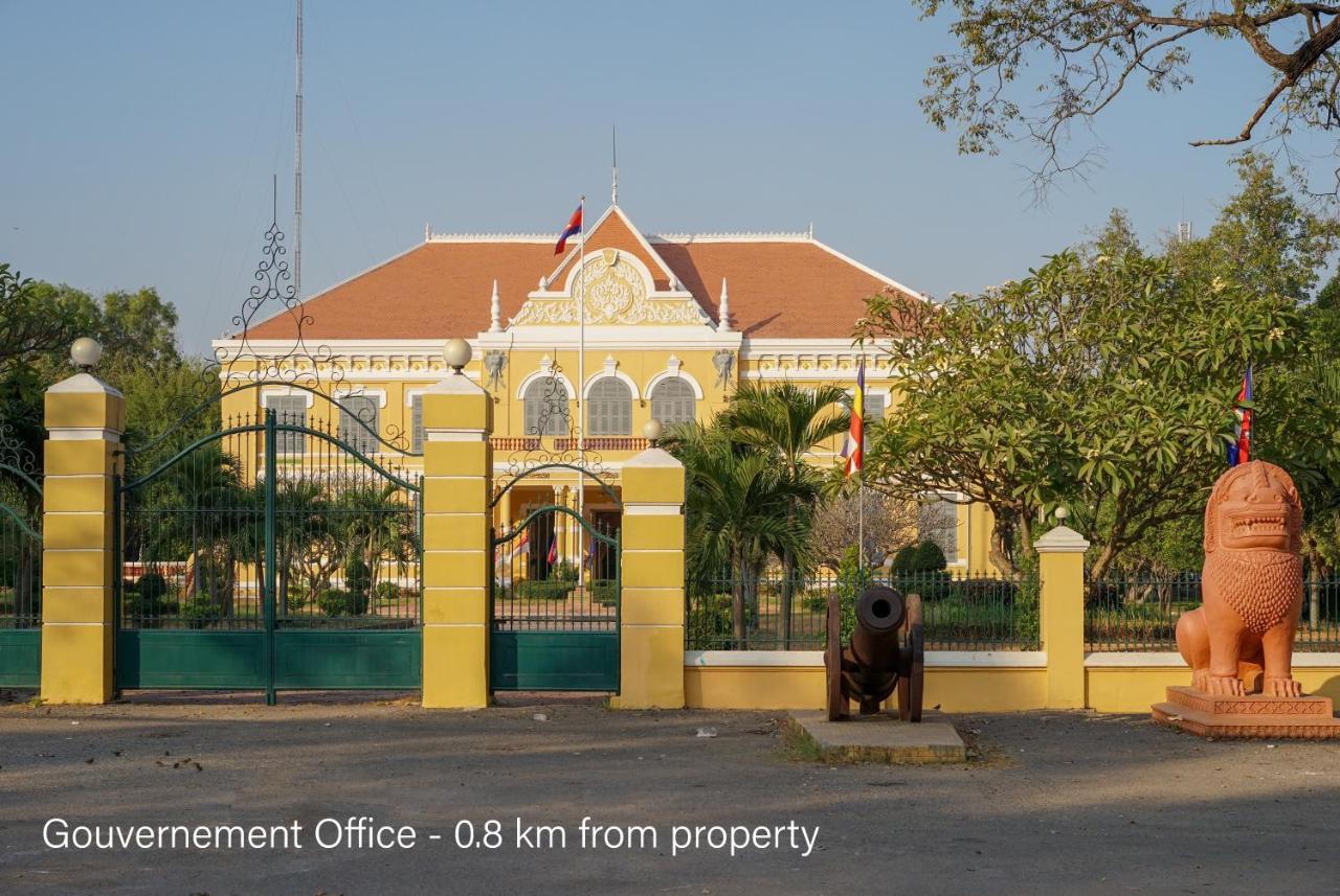 Royal Hotel Battambang Exterior photo